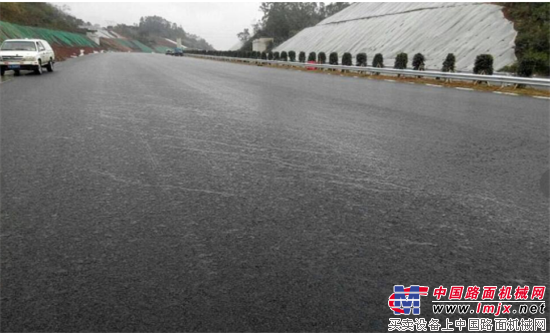 中大機(jī)械:不走尋常路 傳承匠心成就中國公路攤鋪專家